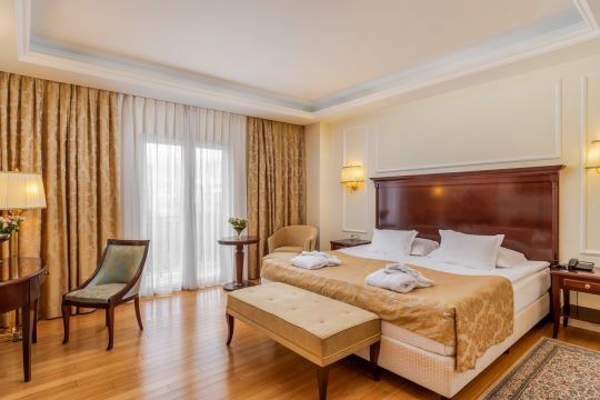 13_hotel_president_solin_restaurant_room_1.jpg