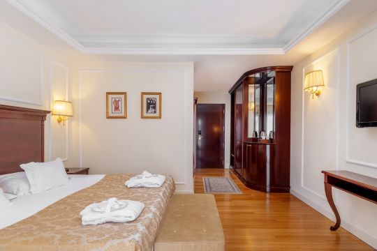 15_hotel_president_solin_room_1.jpg