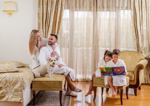35_hotel_president_solin_family_time.jpg