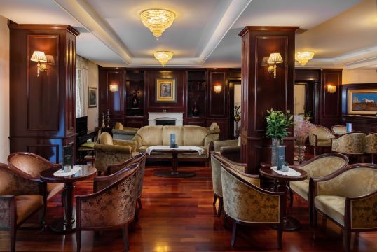 10_hotel_president_solin_bar.jpg