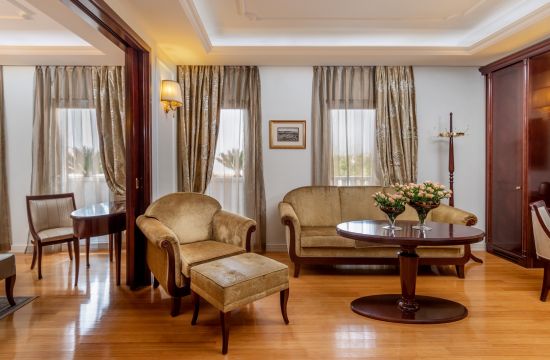 24_hotel_president_solin_suite.jpg