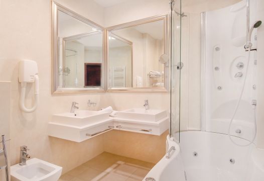 26_hotel_president_solin_suite.jpg