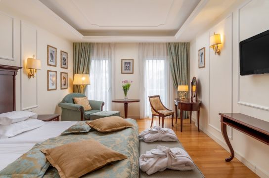 17_hotel_president_solin_room_2.jpg