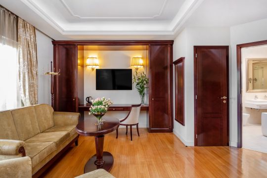 25_hotel_president_solin_suite.jpg