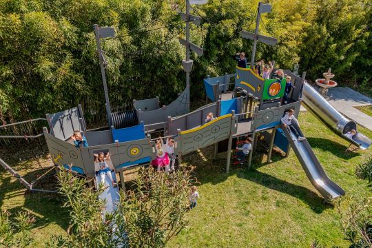 34_hotel_president_solin_children_playground.jpg